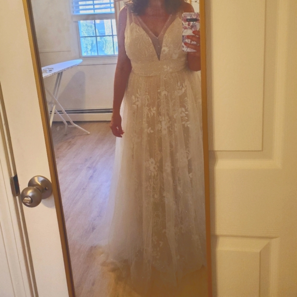 Wedding Dress & Dress Bag & Hanger - Picture 2 of 9